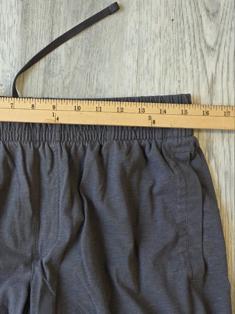 Under Armour Men’s Large Gray Logo Athletic Shorts